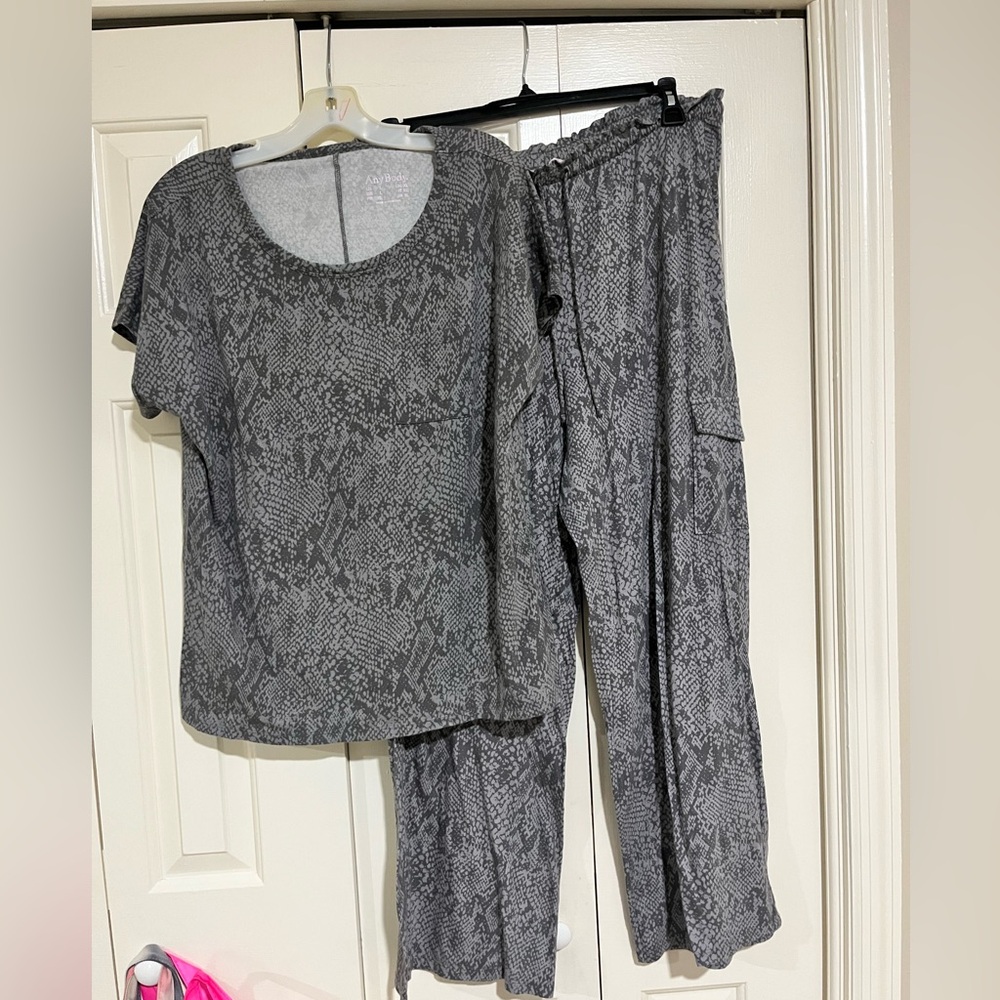 AnyBody Women's‎ Cozy Knit Snake Print Pajama  Lounge Set Size Large